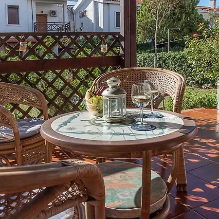 Onar Seafront Maisonette *