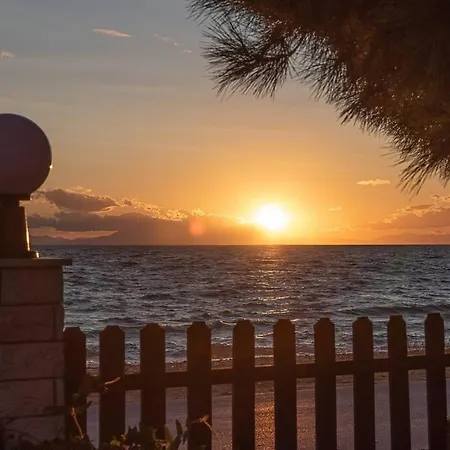 Holiday home Onar Seafront Maisonette