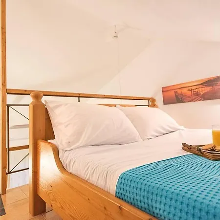 Onar Seafront Maisonette Holiday home *