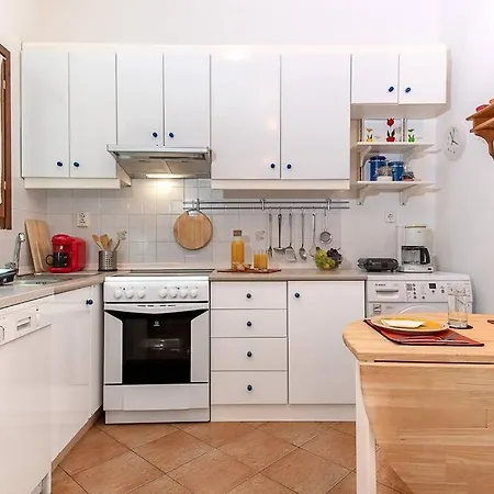 Onar Seafront Maisonette Holiday home *