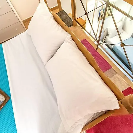 Onar Seafront Maisonette Holiday home *